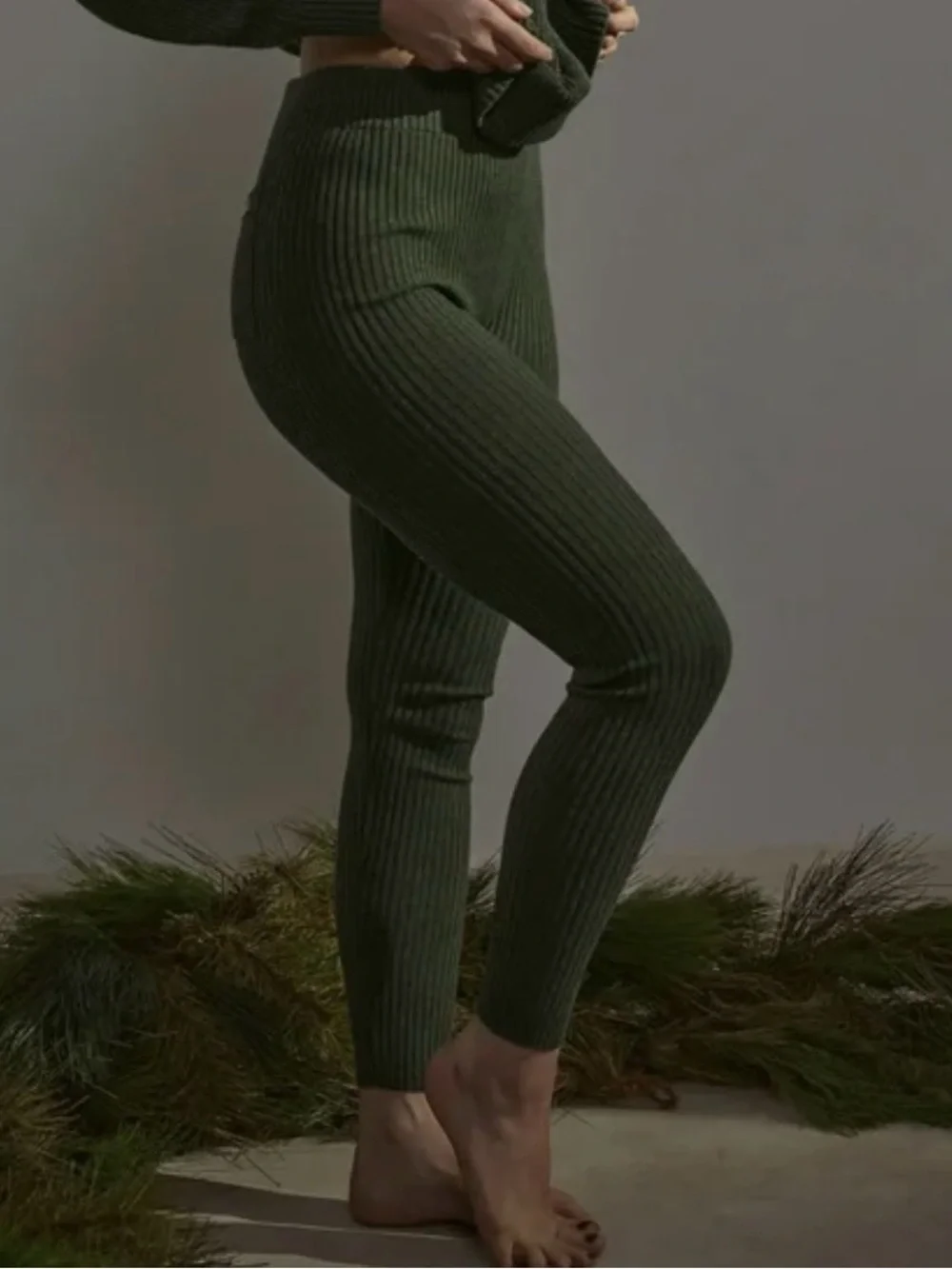 Lunya sz M Ribbed Knit High-Waist Leggings in Olive Green